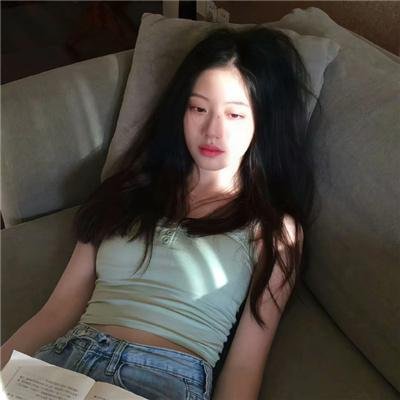 男孩超级白